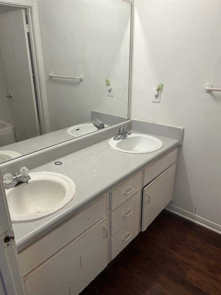 1 BEDROOM WITH OWN BATHROOM
