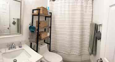 Private Room in Shared Condo - Esco