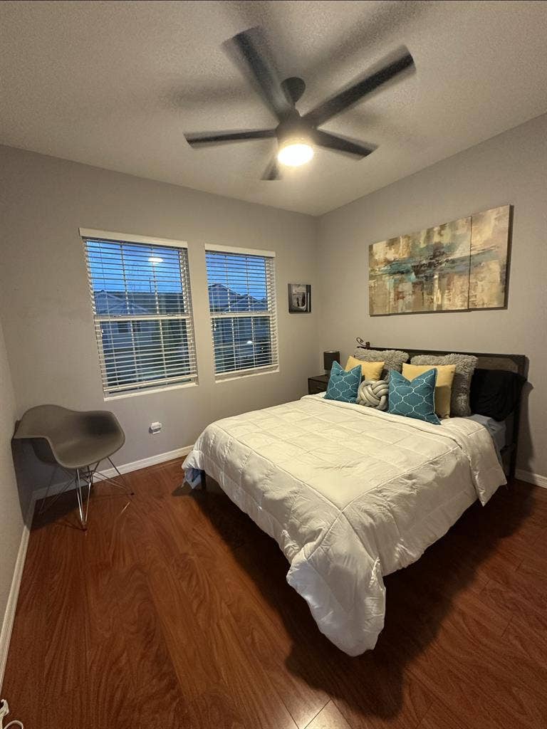 Looking for a roommate in UCF area