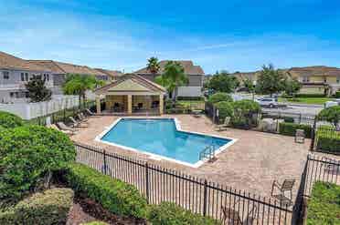 Looking for a roommate in UCF area