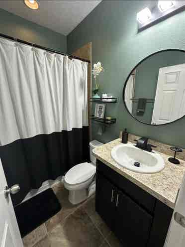 Looking for a roommate in UCF area