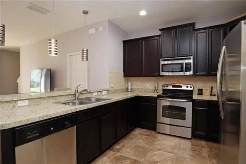 Looking for a roommate in UCF area