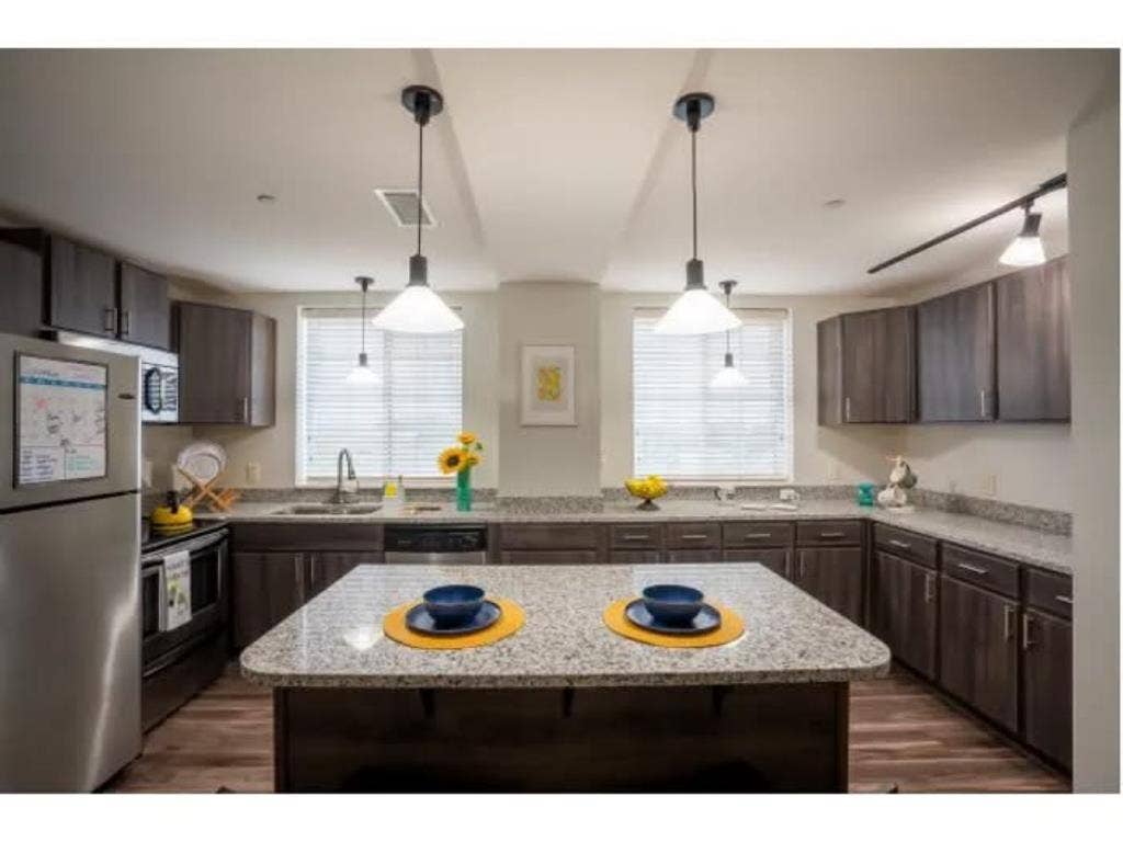 SubLease Take over - 4 bedroom apt