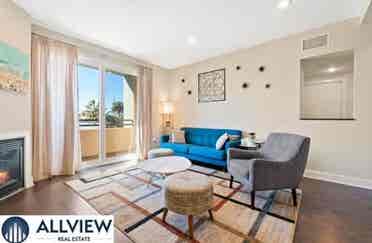Beach Condo in Downtown Oceanside!