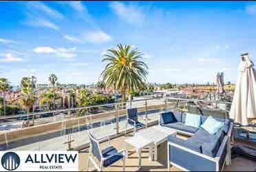 Beach Condo in Downtown Oceanside!
