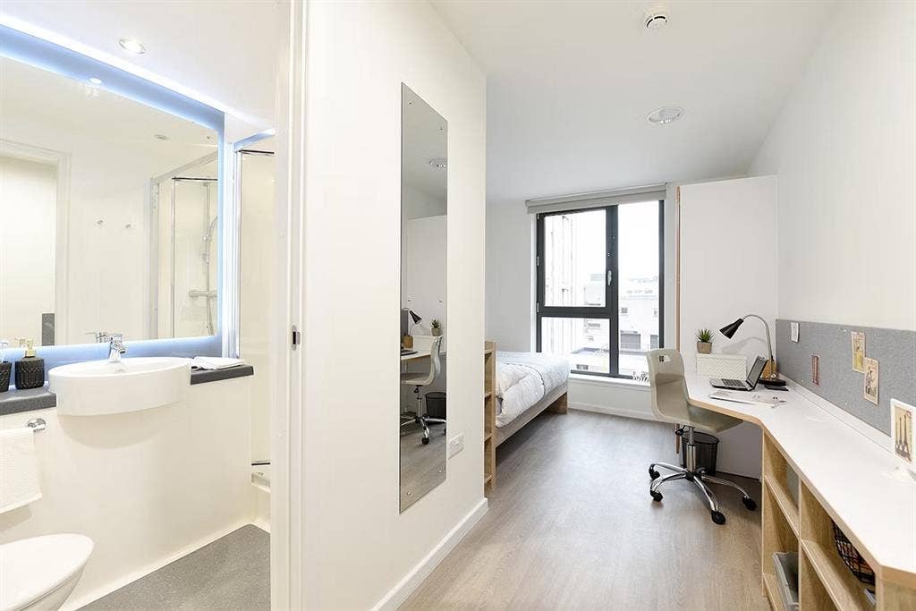 Ensuite room in Glasgow for student