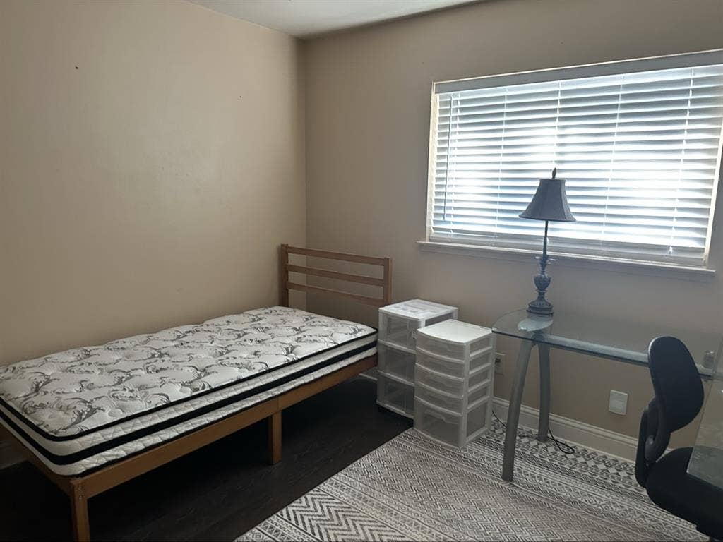 Room for rent!