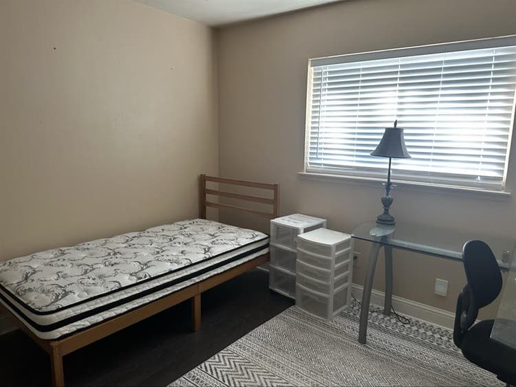 Room for rent!