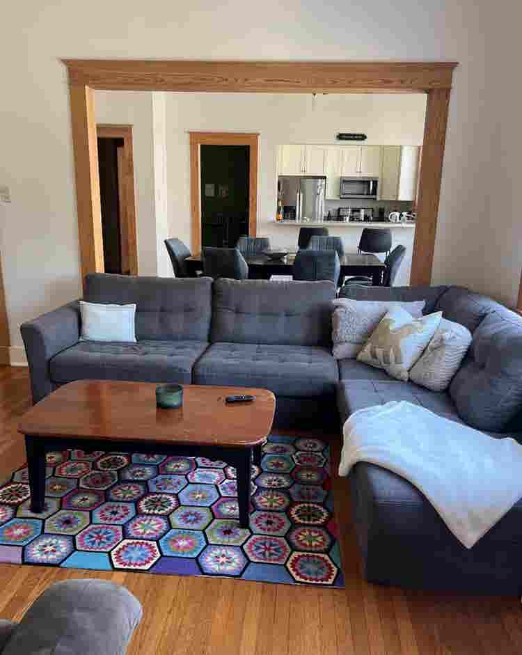 Spacious Uptown Apartmentts