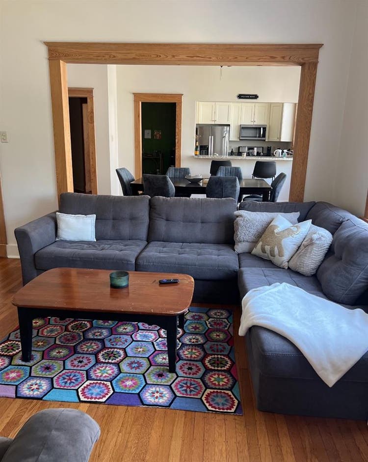 Spacious Uptown Apartmentts