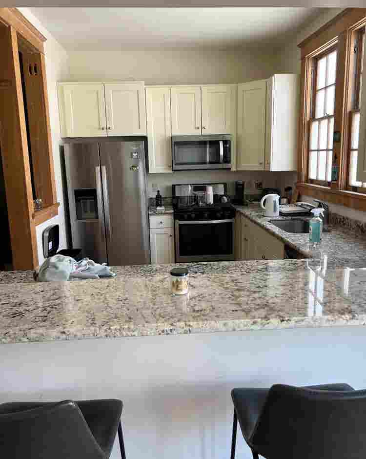 Spacious Uptown Apartmentts