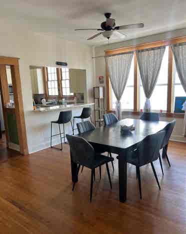 Spacious Uptown Apartmentts