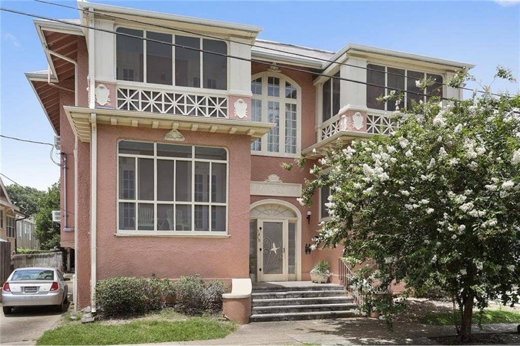 Spacious Uptown Apartmentts