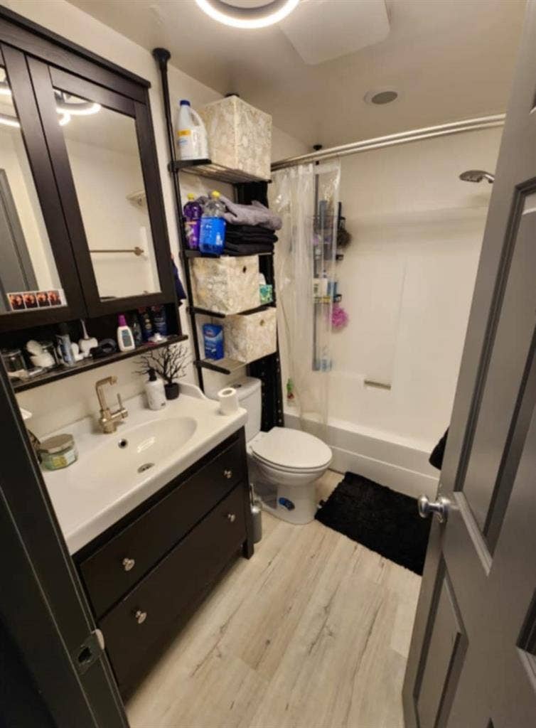 1 bedroom shared bath