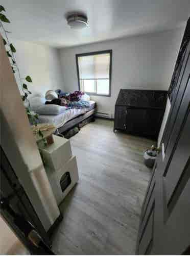 1 bedroom shared bath