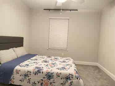 Private room to rent in share house