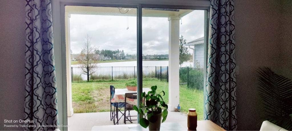 Private room to rent in share house