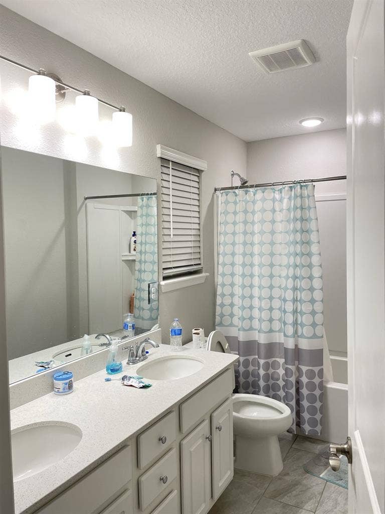 Private room to rent in share house