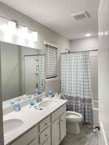 Private room to rent in share house