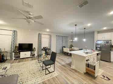 Private room to rent in share house