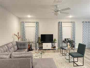 Private room to rent in share house