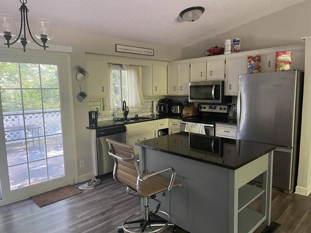 Roomie needed
~ price negotiable