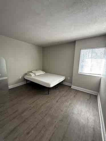 Room for rent – WOMEN only.