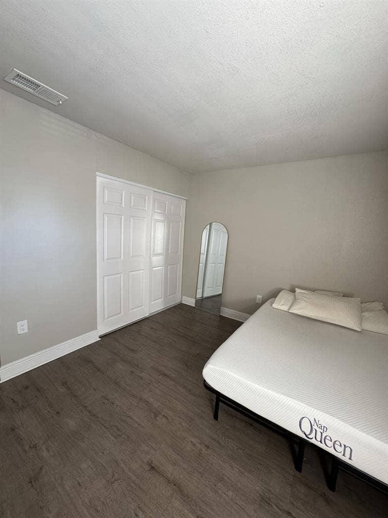 Room for rent – WOMEN only.