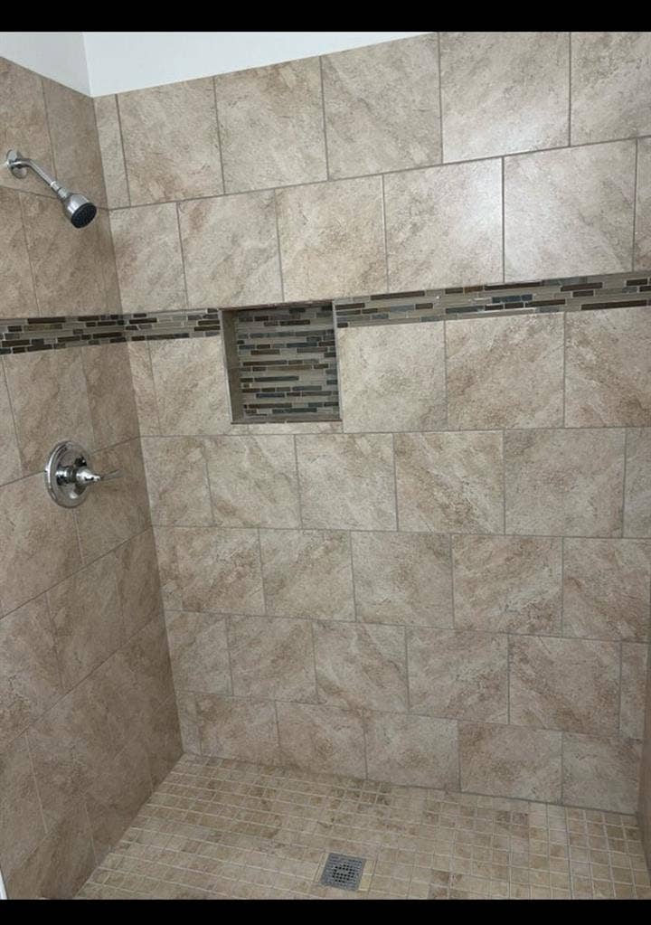 Master bed w/private bath for rent