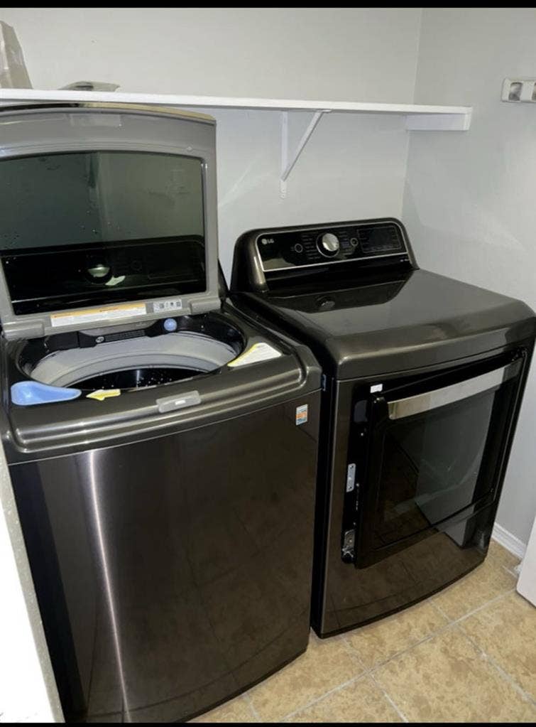 Master bed w/private bath for rent