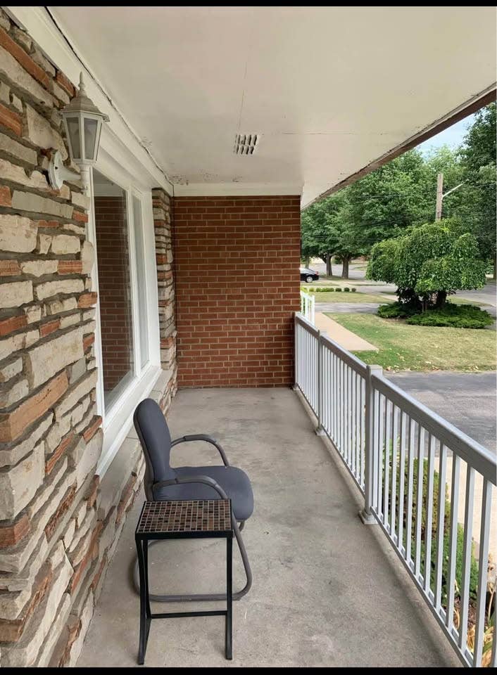 Bright Furnished Room (Female only)