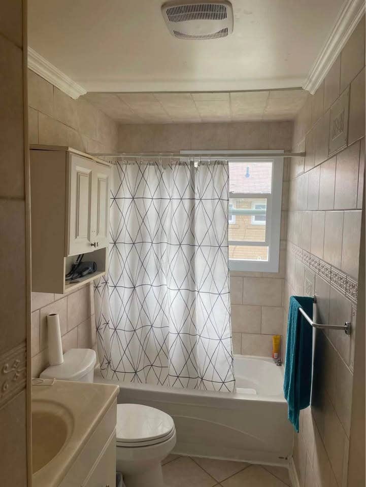 Bright Furnished Room (Female only)