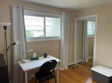 Bright Furnished Room (Female only)
