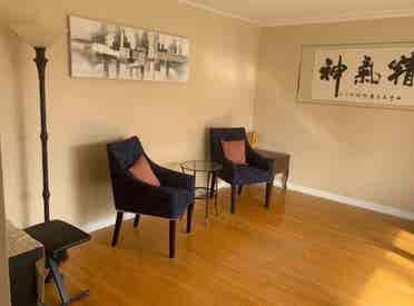 Bright Furnished Room (Female only)