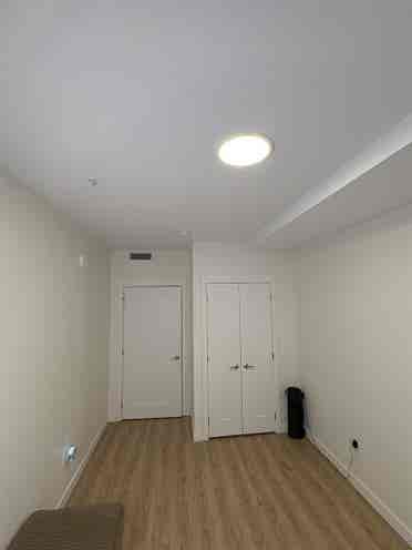 1 privet room available in 2 bed