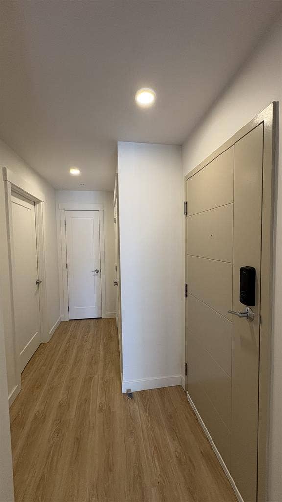 1 privet room available in 2 bed