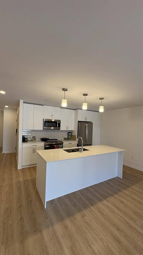1 privet room available in 2 bed