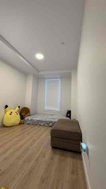 1 privet room available in 2 bed
