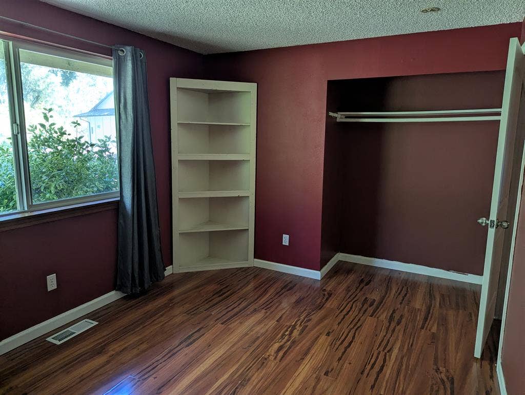 Minimalist introvert?