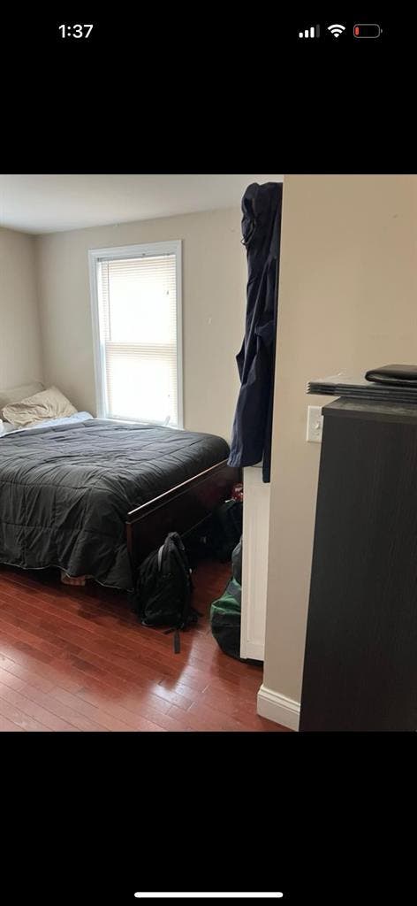 Looking for  roommates