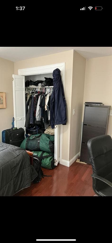 Looking for  roommates