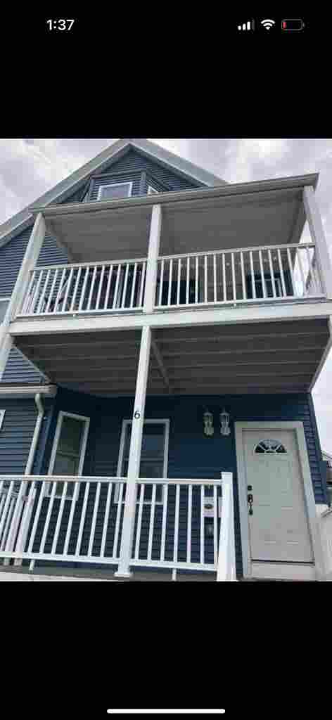 Looking for  roommates