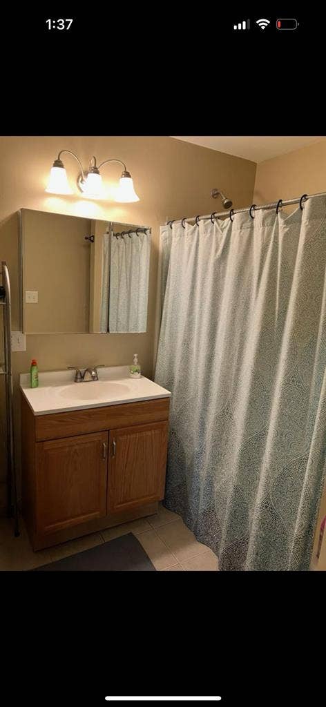 Looking for roommates