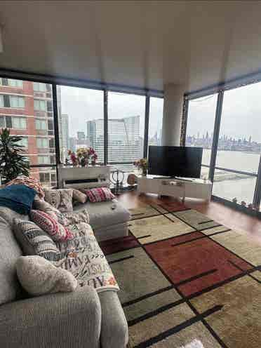 Need Roommate for ba