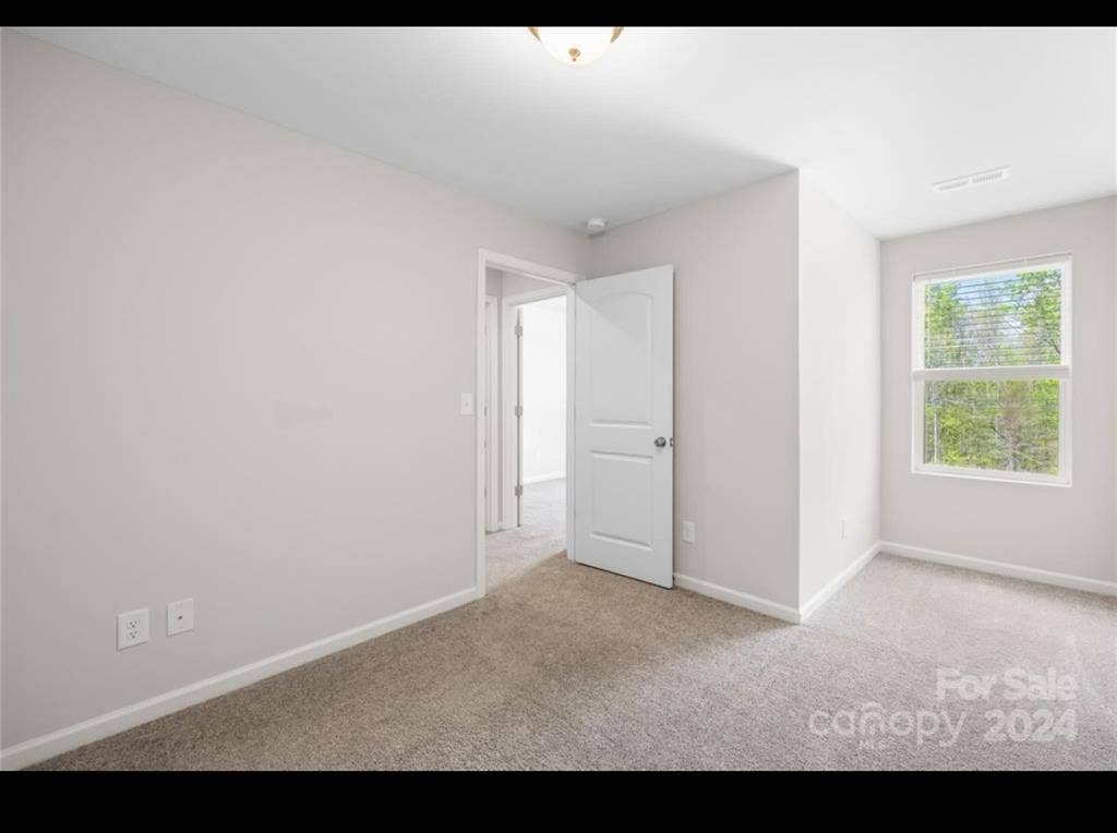 Private room and bathroom