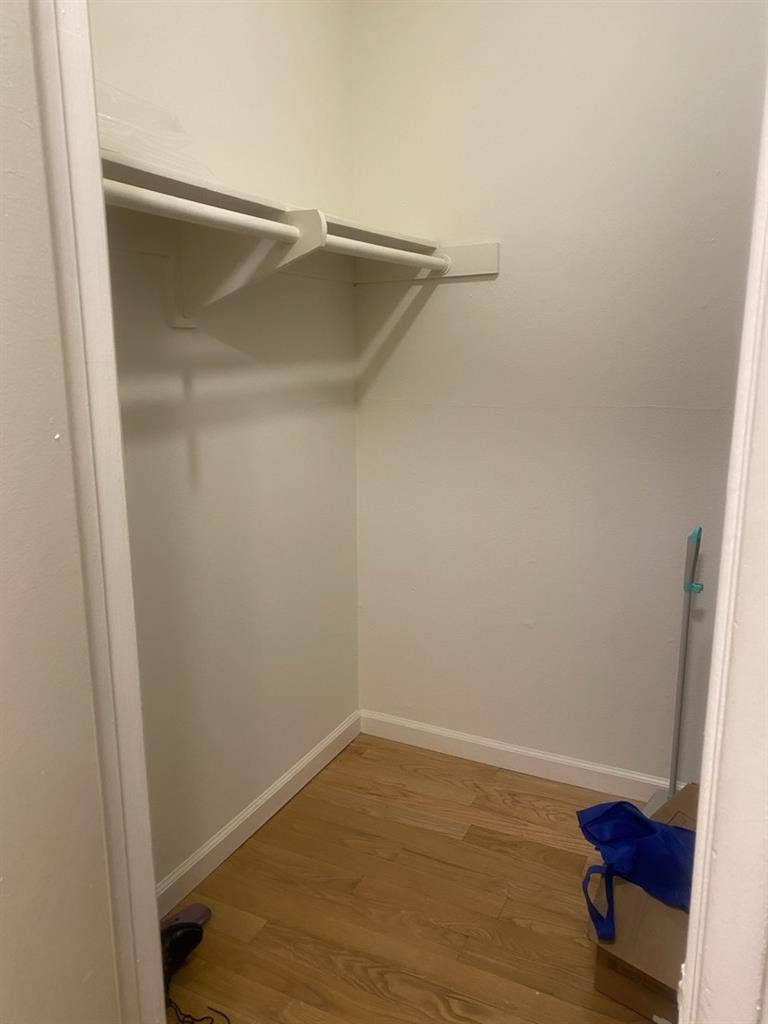 Looking for a studio roommate temp