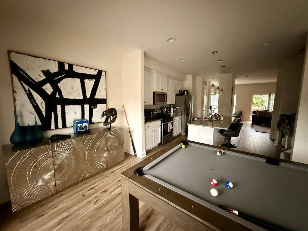 Home Gym, Billiards, Deck