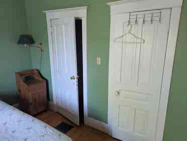 Room/shared Flat/Professional woman