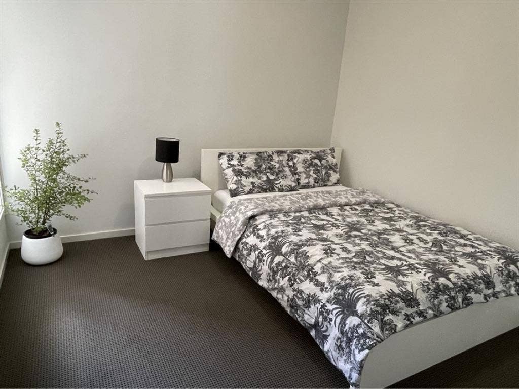 Double Bedroom In Hamlyn Terrace