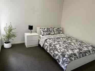 Double Bedroom In Hamlyn Terrace